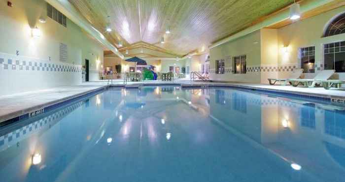 Swimming Pool Country Inn & Suites Green Bay East