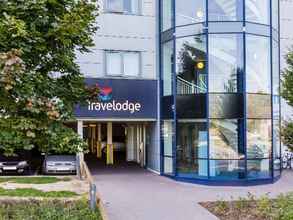 Exterior 4 Travelodge Guildford
