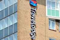 Exterior Travelodge Guildford