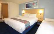 Bedroom 5 Travelodge Guildford