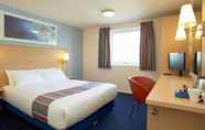 Bedroom 2 Travelodge Guildford