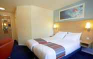 Bedroom 4 Travelodge Guildford
