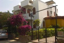 Exterior Tolan Apartments