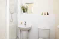 Toilet Kamar Cheltenham Plaza - Bliss Apartments