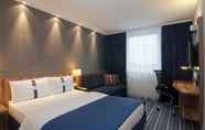 Bedroom 2 Premier Inn Hamburg City Alster