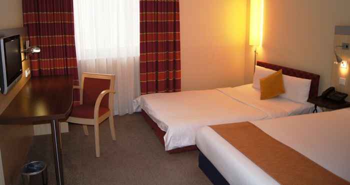 Bedroom Premier Inn Muenchen Airport Ost