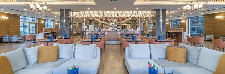 로비 Ramada Resort By Wyndham Kusadasi