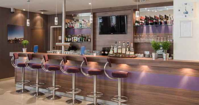 Bar, Cafe and Lounge Premier Inn Nuernberg City Centre