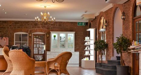 로비 2 Cedar Falls Health Farm