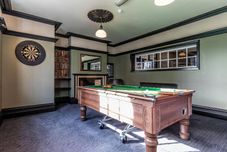 Entertainment Facility George Hotel