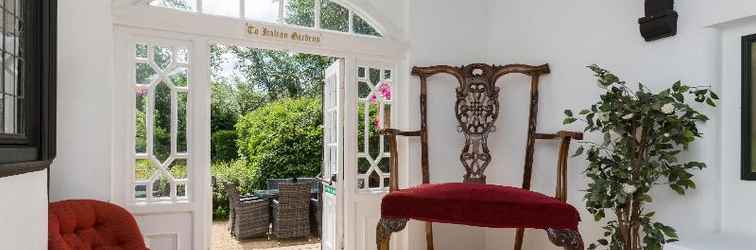 Lobby De Rougemont Manor Hotel