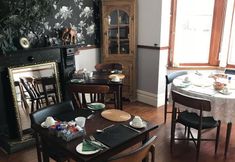 Nhà hàng 4 Brook House B B