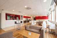 Bar, Cafe and Lounge Travelodge Woking Central