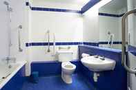 In-room Bathroom Travelodge Sunderland Central