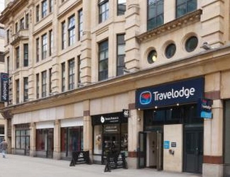 Exterior 2 Travelodge Cardiff Central Queen Street