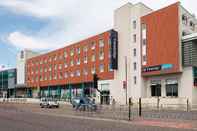 Exterior Travelodge Gloucester