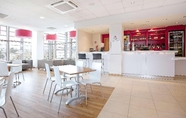 Bar, Kafe, dan Lounge 2 Travelodge Gloucester