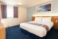 Bedroom Travelodge High Wycombe Central