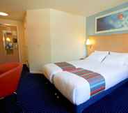 Bedroom 6 Travelodge Perth Broxden Junction