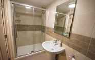 Toilet Kamar 5 Captain Fryatt Guest House