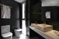 In-room Bathroom FisaRentals Marques de Sentmenat 84