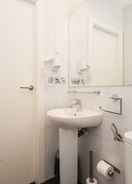 BATHROOM Short Stay Group Liceu Serviced Apartments