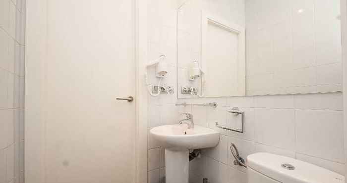 Toilet Kamar Liceu Apartments