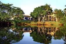 외관 Riverside Hotel