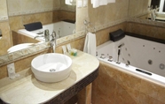 In-room Bathroom 7 Garni Hotel Fortuna