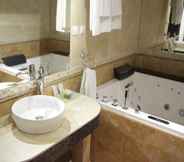 In-room Bathroom 7 Garni Hotel Fortuna