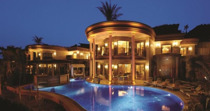 Swimming Pool Royal Residences at Jumeirah Zabeel