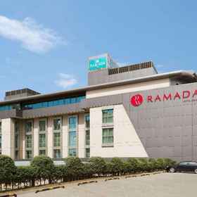 Ramada By Wyndham Gemlik1 , 飯店盖姆利克巴士站
