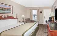 Bedroom 4 Red Roof Inn & Suites Calhoun