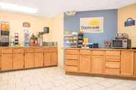 Lobi Days Inn by Wyndham Alexandria MN