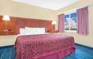 Bedroom 7 Days Inn by Wyndham Alexandria MN