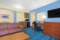 Common Space Days Inn by Wyndham Alexandria MN