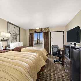 Super 8 by Wyndham Fort Worth TX1 , 飯店鲍尔-埃德尔曼-麦克法兰住宅