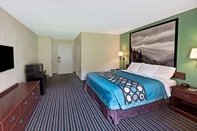 Bedroom Super 8 by Wyndham Kings Mountain