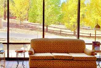 Lobi 4 Travelodge by Wyndham Big Bear Lake CA