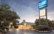 Exterior 2 Travelodge Inn &Suites by Wyndham San Antonio Arpt