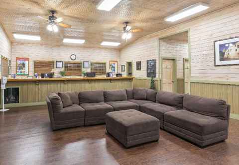 Lobby Travelodge Inn &Suites by Wyndham San Antonio Arpt