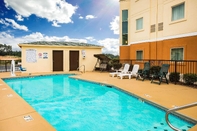 Swimming Pool Days Inn & Suites Wyndham Augusta Near Fort Gordon