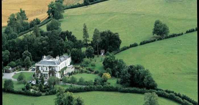 Nearby View and Attractions The Mount Somerset