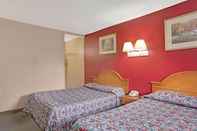 Kamar Tidur Knights Inn Pine Brook