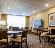 ร้านอาหาร 6 Comfort Inn & Suites adj to Akwesasne Mohawk Casin