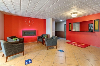 Lobby 4 Econo Lodge  Inn & Suites Granite City