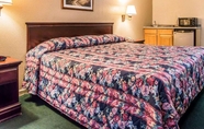 Kamar Tidur 7 Econo Lodge  Inn & Suites Granite City