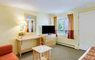 Bedroom 3 Rodeway Inn Orleans - Cape Cod