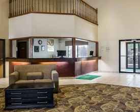 Lobby 4 Quality Suites Near West Acres