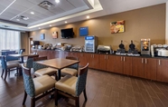 ร้านอาหาร 4 Comfort Inn & Suites Shawnee North near I-40